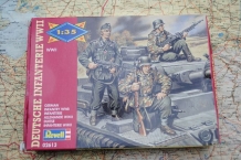 images/productimages/small/German Infantry WWII 02613 1;35 Revell.jpg